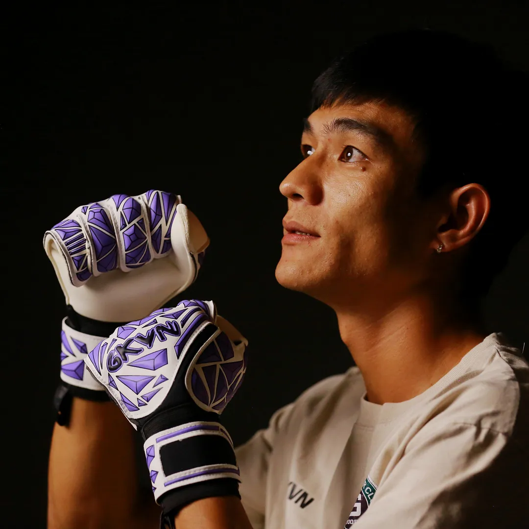 Găng tay thủ môn GKVN Trường Sơn Ultimate GiGa Grip màu tím
