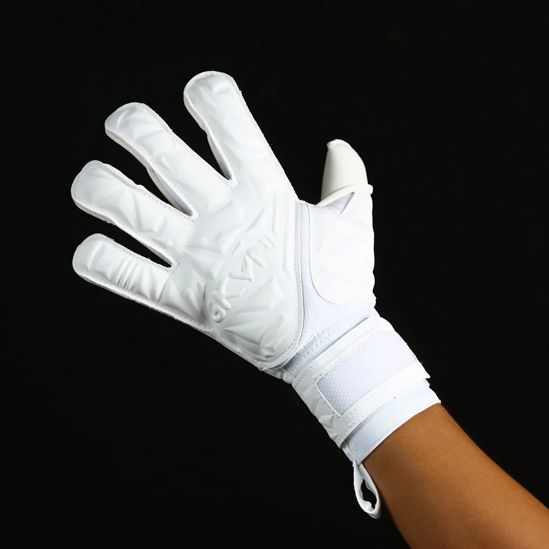 Găng tay thủ môn GKVN Trường Sơn Ultimate GiGa Grip màu trắng