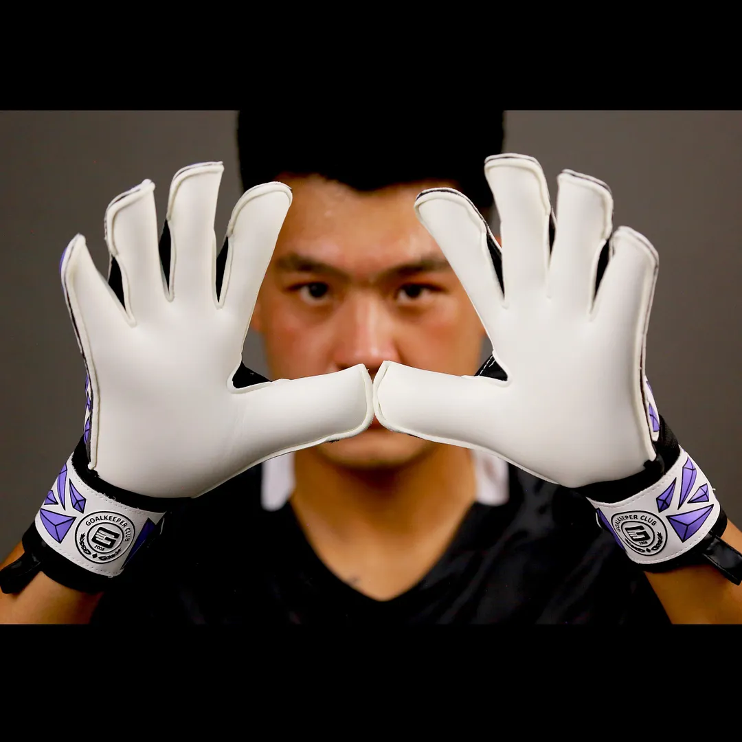 Găng tay thủ môn GKVN Trường Sơn Ultimate GiGa Grip màu trắng
